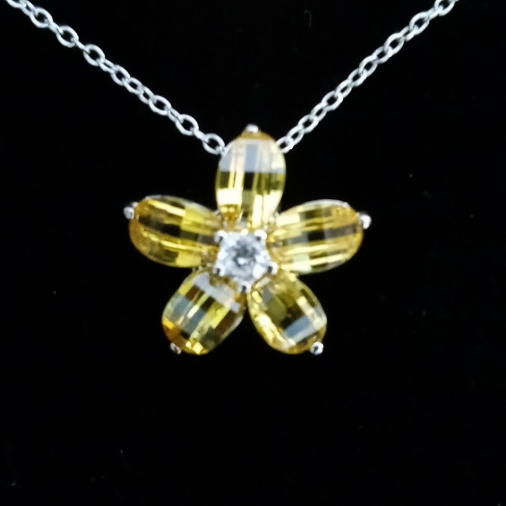 Sterling silver cute little flower necklace
